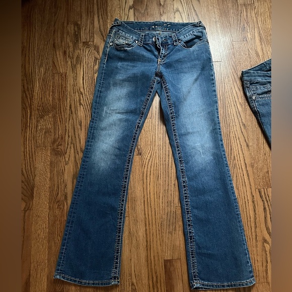 Seven7 Low Rise Boot Cut Jeans Blue Medium Wash Whiskered Stretch Pockets Denim - Picture 2 of 13